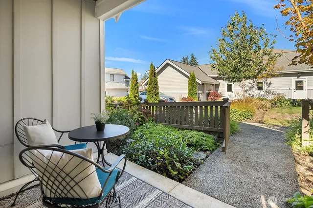 $930,500 | 22773 Southeast 14th Court, Unit 10, Sammamish, WA 98075