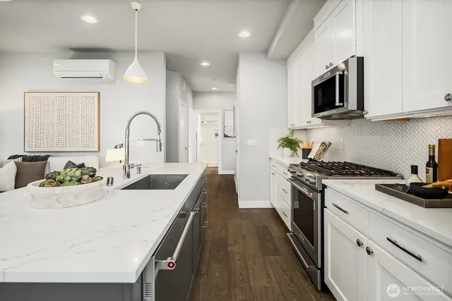 $930,500 | 22773 Southeast 14th Court, Unit 10, Sammamish, WA 98075