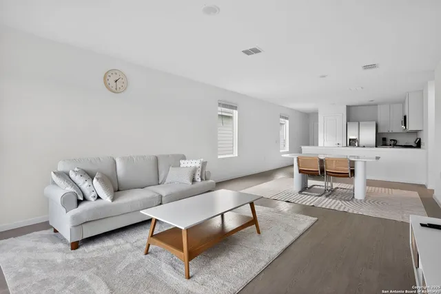 $800 | 1451 Neria Loop, San Antonio, TX 78224