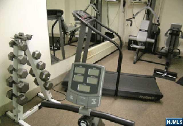 1100 River Road, Unit 202 Edgewater, NJ 07020 - Photo 10 of 12 Gallery Image 10