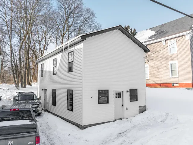 $309,000 | 2 Highland Avenue, Bangor, ME 04401
