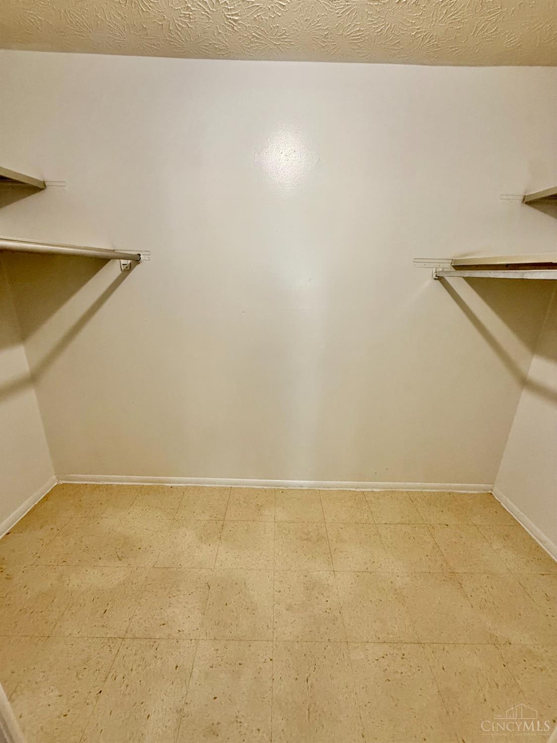 3527 Werk Road, Unit 5 Cincinnati, OH 45248 - Photo 9 of 12