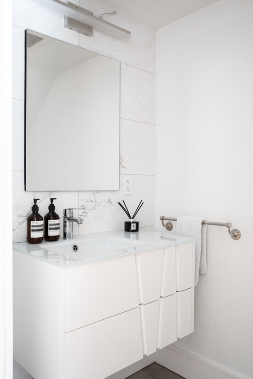 45 Province Street, Unit 910 Boston, MA 02108 - Photo 17 of 26