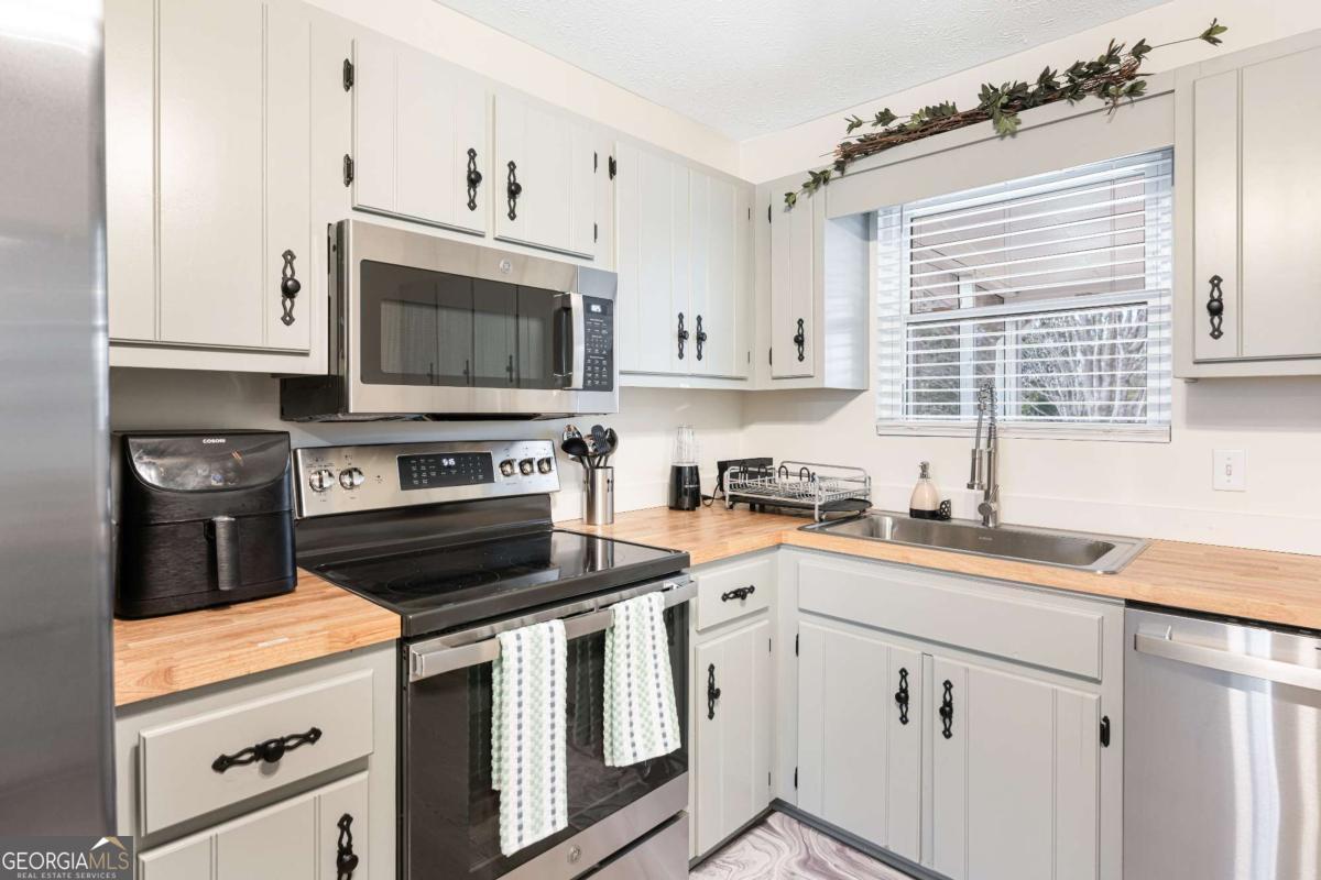 1426 Raintree Drive Southwest Snellville, GA 30078 - Photo 15 of 37