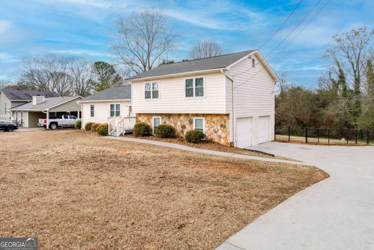 1426 Raintree Drive Southwest Snellville, GA 30078 - Photo 2 of 37