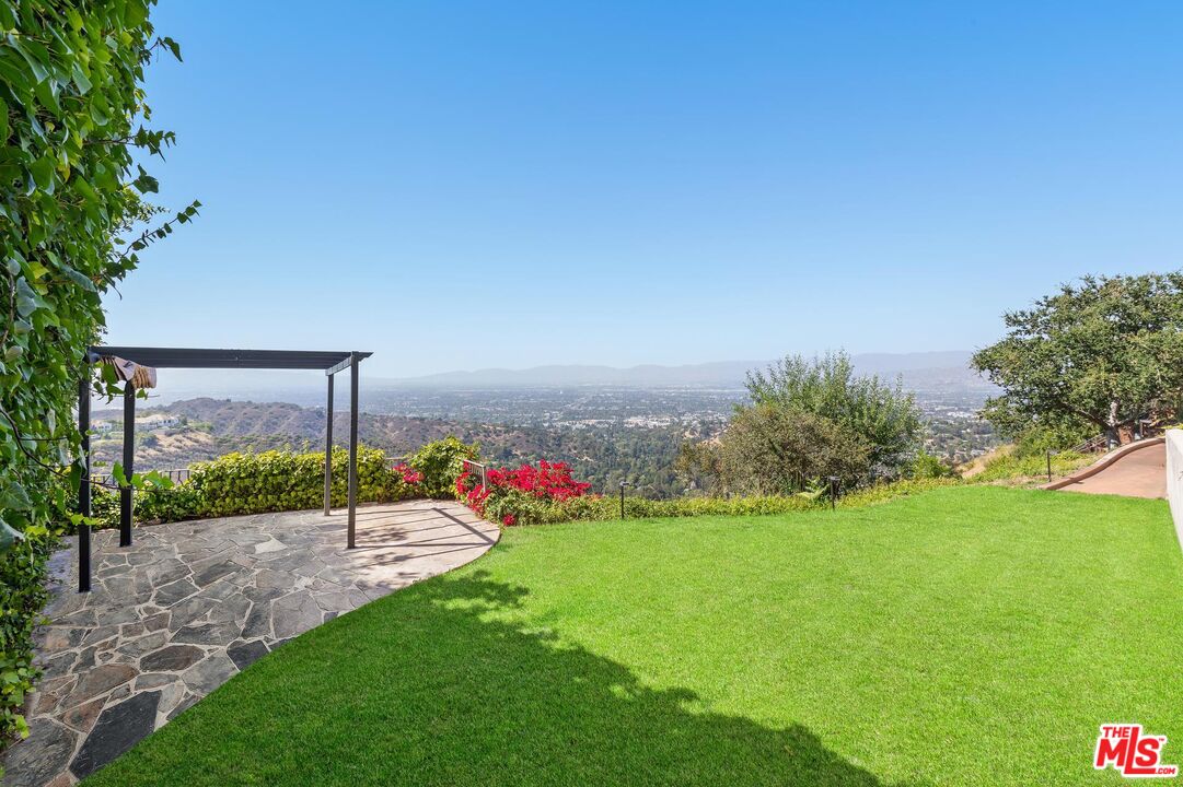 8663 Edwin Drive Los Angeles, CA 90046 - Photo 10 of 11 a view of a garden