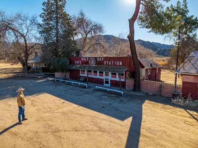 a view of a yard with brick wall