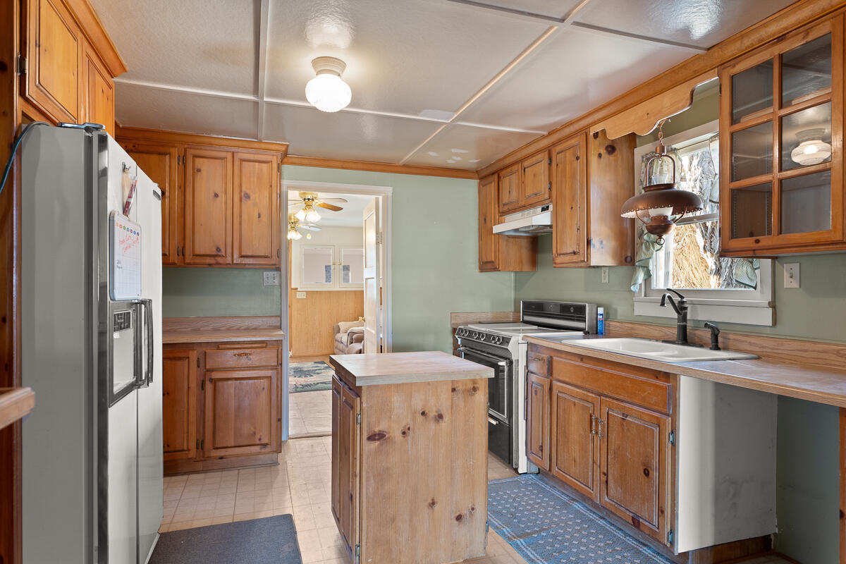28511 Maricopa Highway Maricopa, CA 93252 - Photo 29 of 62 House - Kitchen
