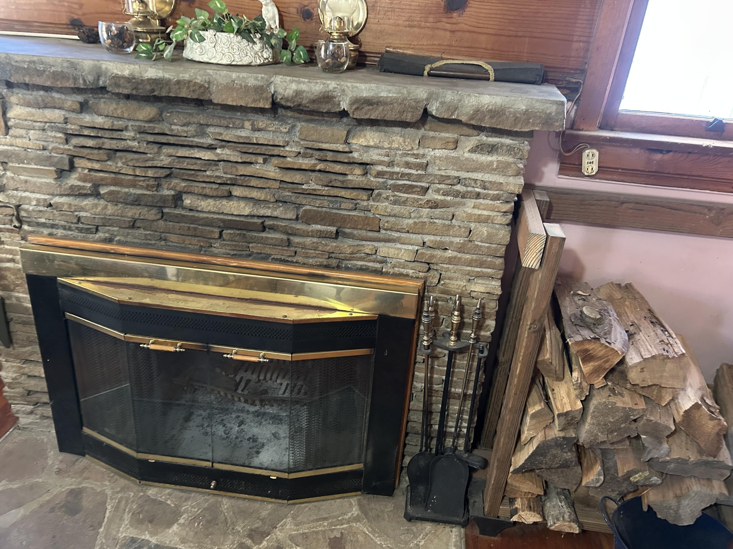 28511 Maricopa Highway Maricopa, CA 93252 - Photo 30 of 62 House - Fireplace