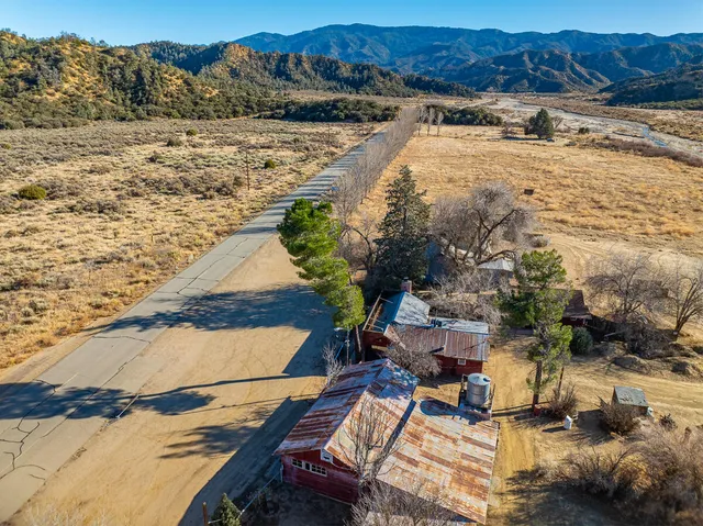 a view of a sky view