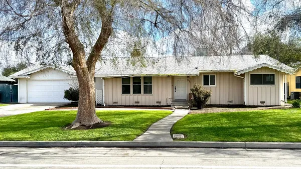 $2,000 | 2335 North Douty Street, Hanford, CA 93230