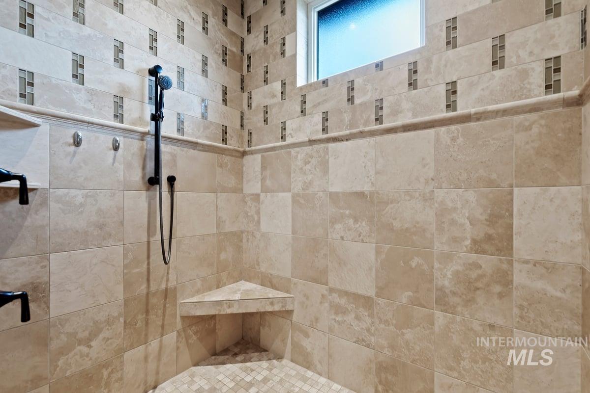 448 East Riversedge Lane Eagle, ID 83616 - Photo 22 of 50 Full bath with tiled shower