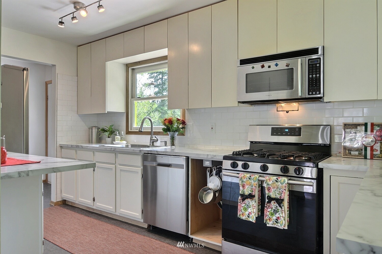 800 Southwest J H Road Port Orchard, WA 98367 - Photo 8 of 40 Gallery Image 8
