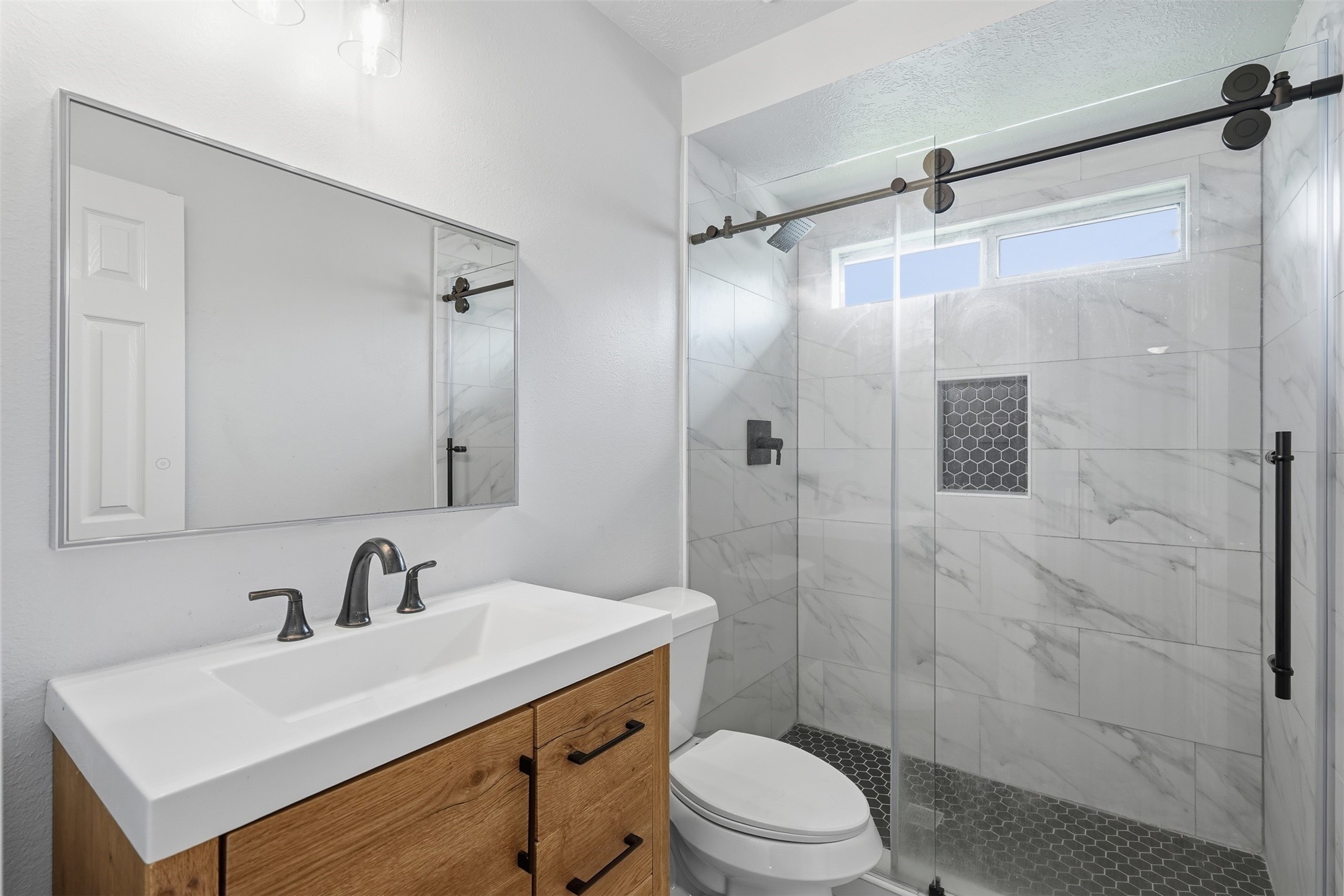 22914 Breton Point Drive Spring, TX 77373 - Photo 8 of 11 Second upstairs Bathroom