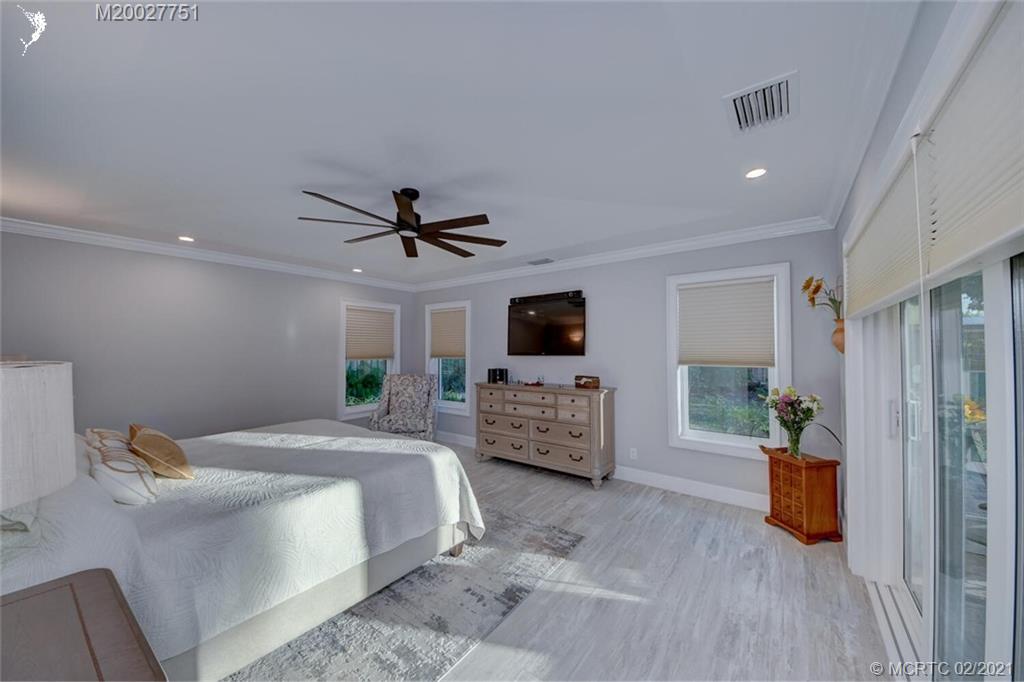 814 Southeast Riverside Drive Stuart, FL 34994 - Photo 12 of 48 Gallery Image 12