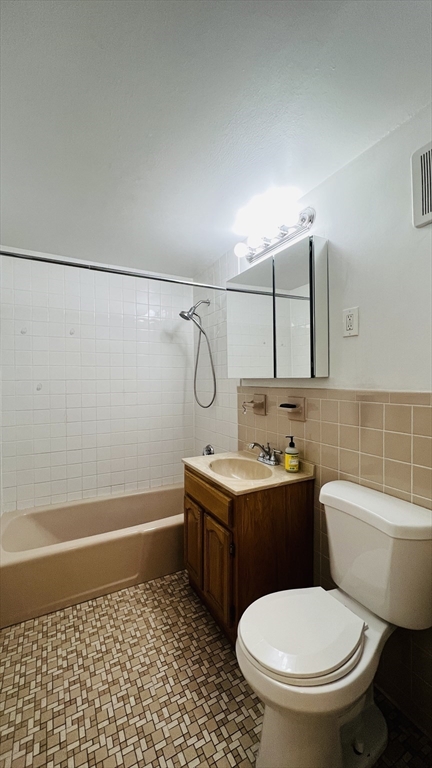 43 Jacqueline Road, Unit 1 Waltham, MA 02452 - Photo 5 of 16