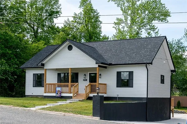 $380,000 | 129 East Oakdale Street, Mount Airy, NC 27030