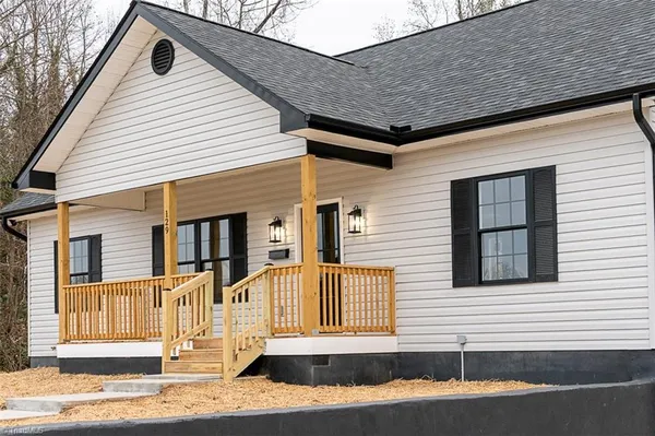 $399,000 | 129 East Oakdale Street, Mount Airy, NC 27030