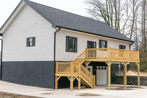 $399,000 | 129 East Oakdale Street, Mount Airy, NC 27030