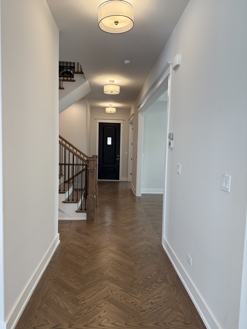 740 Berkley Avenue Elmhurst, IL 60126 - Photo 3 of 36