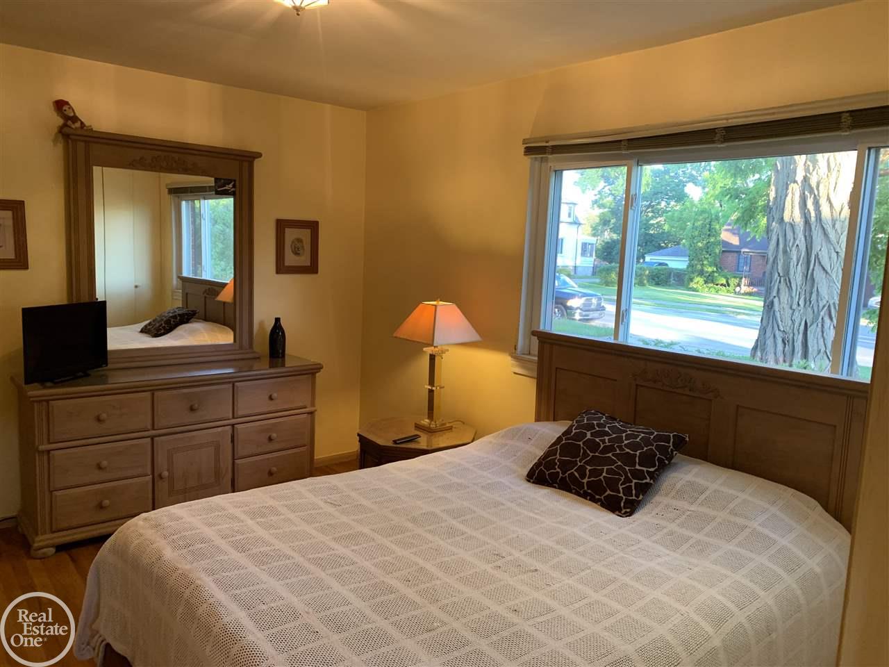 18515 Stephens Road Eastpointe, MI 48021 - Photo 11 of 15 Master Bed