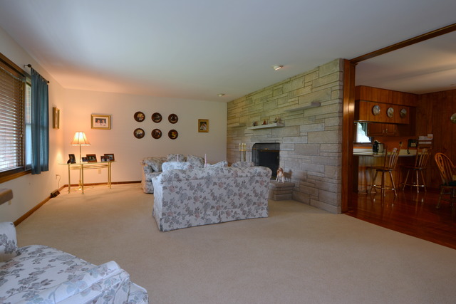 2485 A Bristol Ridge Road Bristol, IL 60512 - Photo 4 of 21