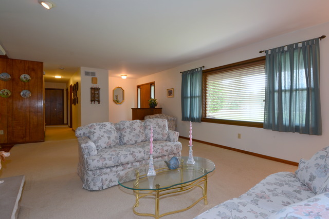 2485 A Bristol Ridge Road Bristol, IL 60512 - Photo 9 of 21
