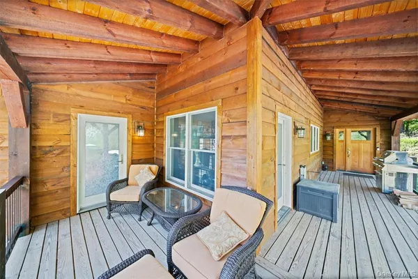 $999,999 | 535 County Rte 22, Parish, NY 13131