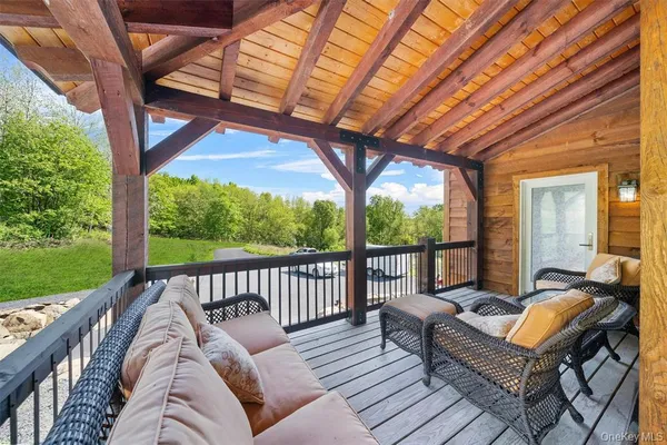$999,999 | 535 County Rte 22, Parish, NY 13131