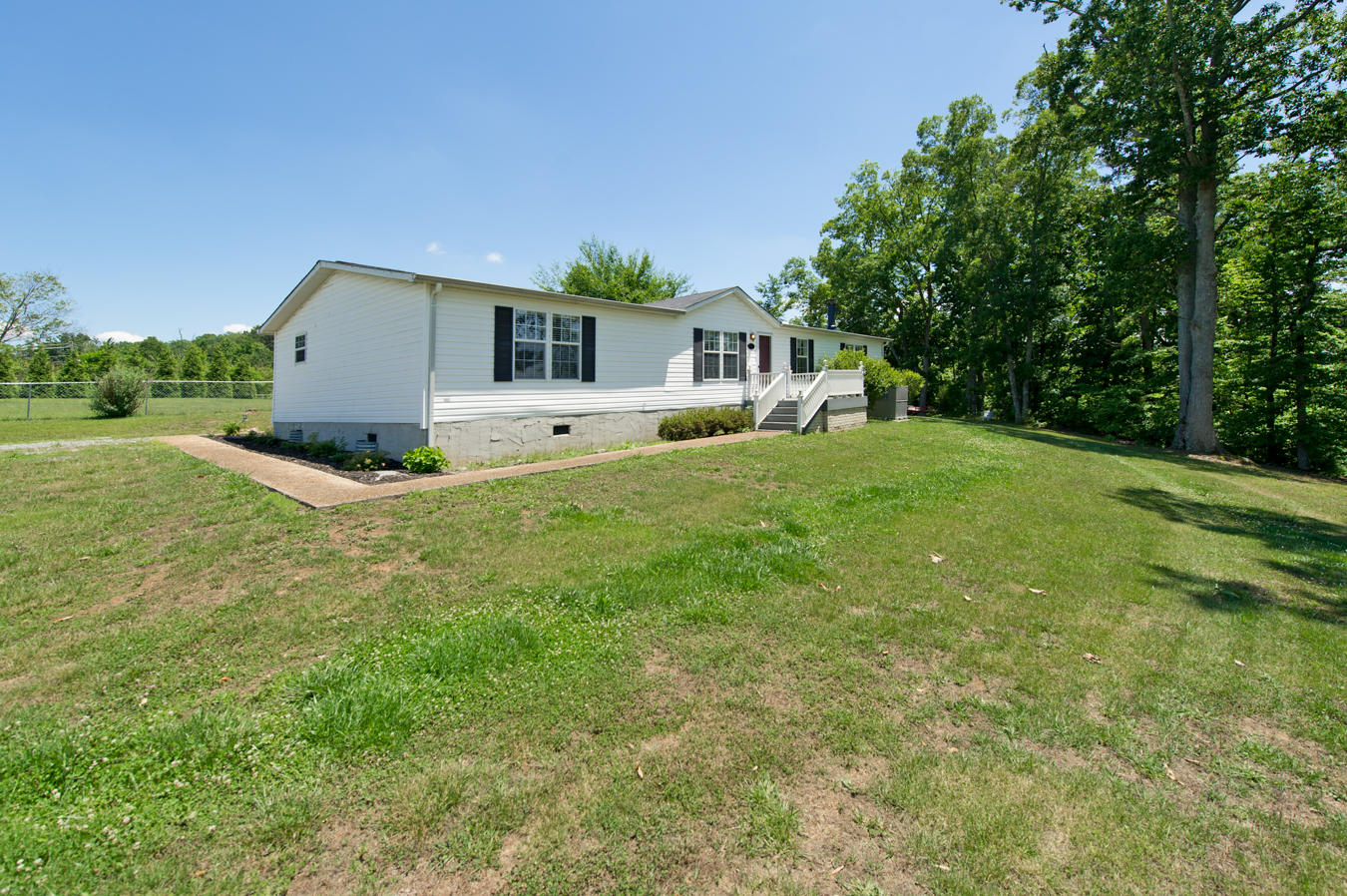 7622 Hunters Ridge Way Knoxville, TN 37914 - Photo 2 of 26 Front Diagonal