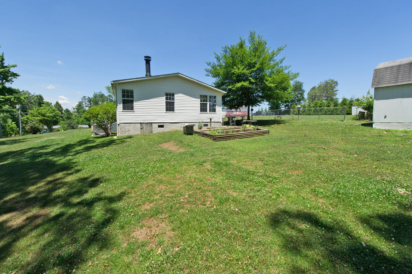 7622 Hunters Ridge Way Knoxville, TN 37914 - Photo 4 of 26 West Side of Home