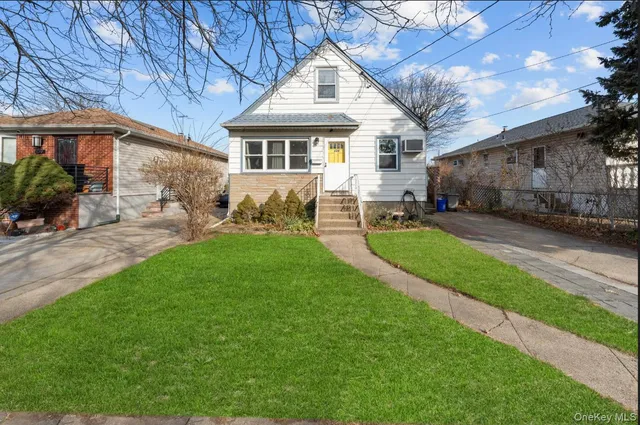 $769,000 | 135 Casper Street, Valley Stream, NY 11580