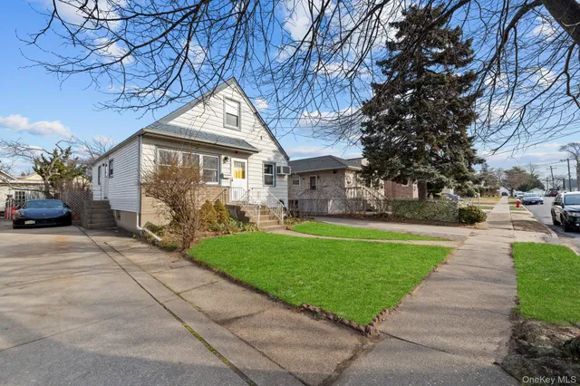 $769,000 | 135 Casper Street, Valley Stream, NY 11580