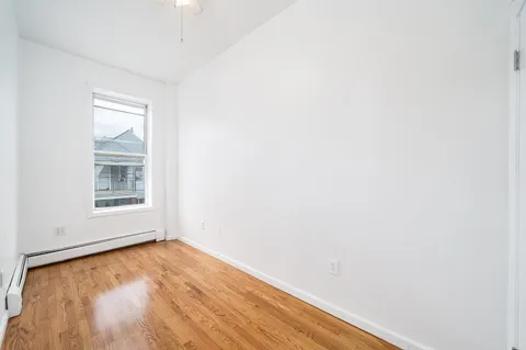 $2,800 | 282 Whiton Street, Unit 2, Jersey City, NJ 07304