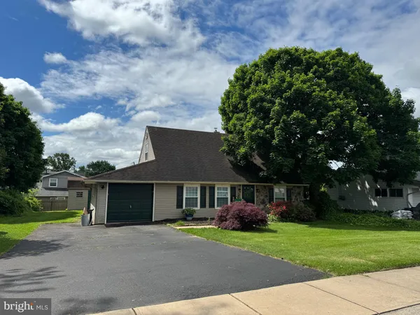 $3,200 | 40 Tinsel Road, Levittown, PA 19056
