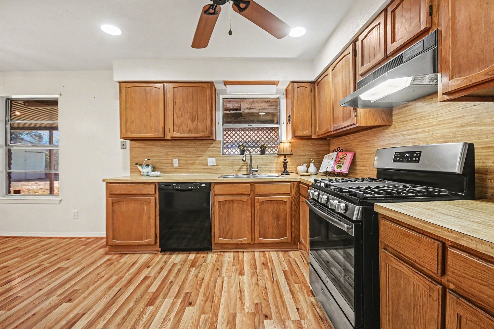4123 Bermuda Drive Pasadena, TX 77503 - Photo 12 of 40 Kitchen