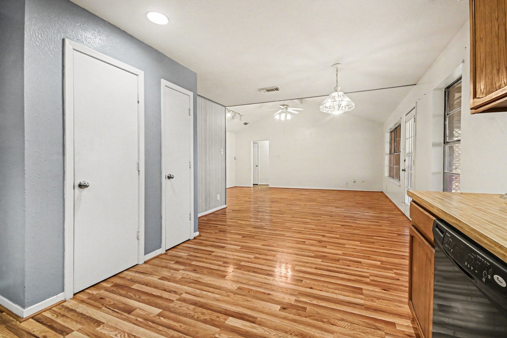 4123 Bermuda Drive Pasadena, TX 77503 - Photo 14 of 40 Looking toward Family Room from Kitchen