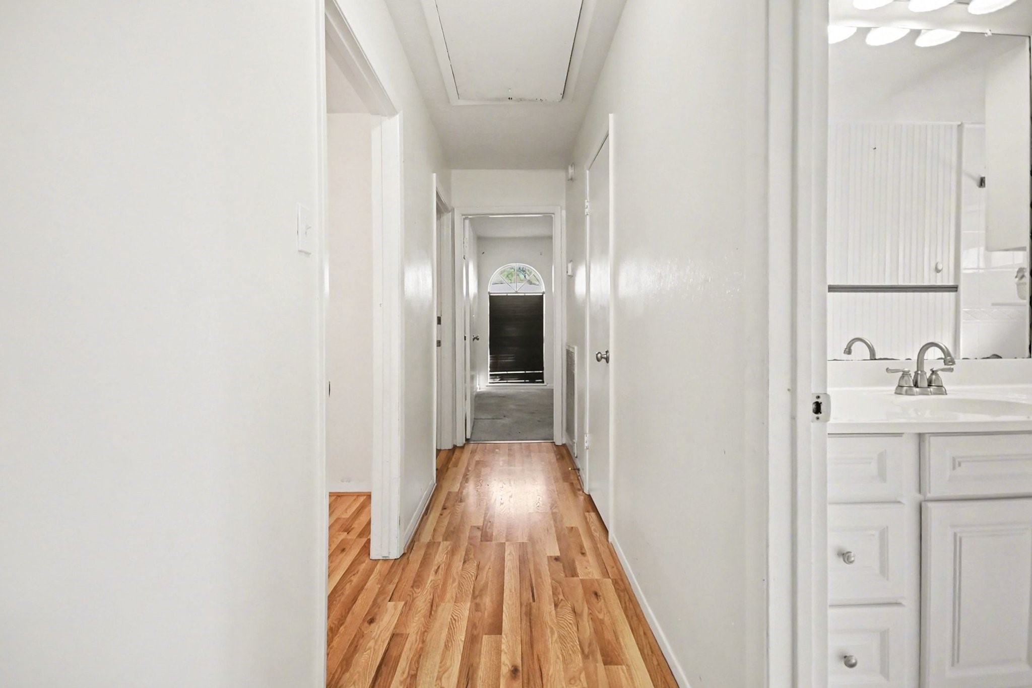 4123 Bermuda Drive Pasadena, TX 77503 - Photo 16 of 40 Hallway