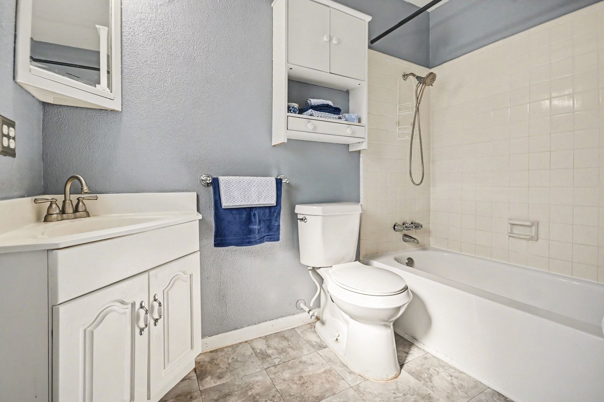 4123 Bermuda Drive Pasadena, TX 77503 - Photo 19 of 40 Primary Bathroom
