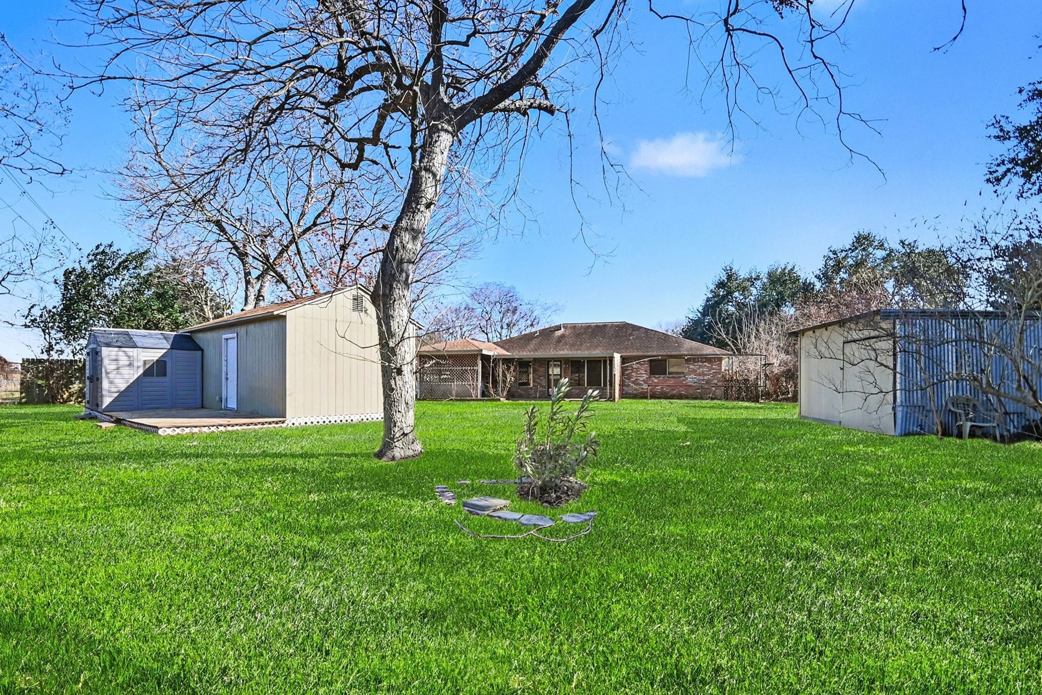 4123 Bermuda Drive Pasadena, TX 77503 - Photo 36 of 40 Large back yard