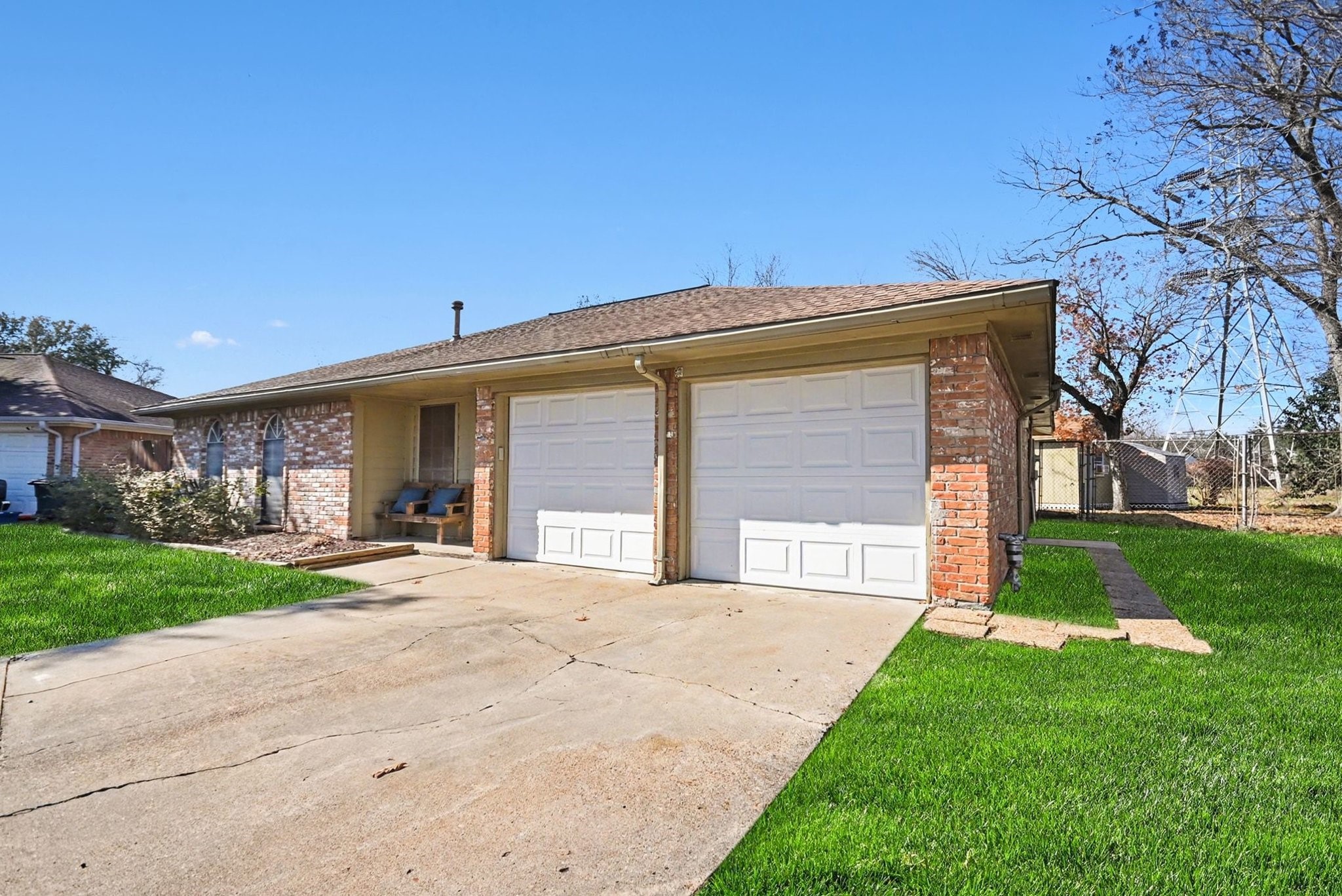 4123 Bermuda Drive Pasadena, TX 77503 - Photo 4 of 40 Double wide driveway