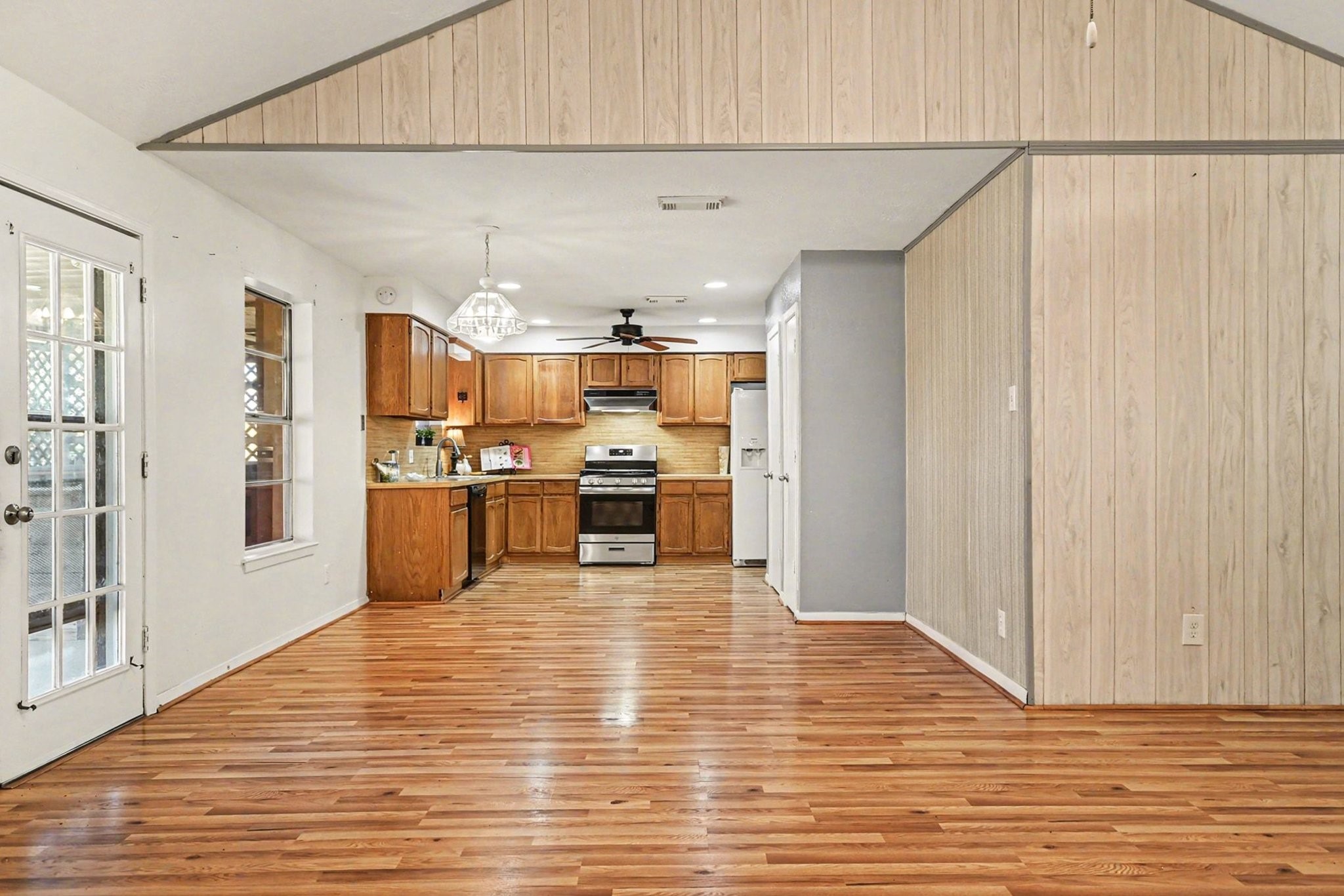 4123 Bermuda Drive Pasadena, TX 77503 - Photo 7 of 40 Family Room open to Kitchen