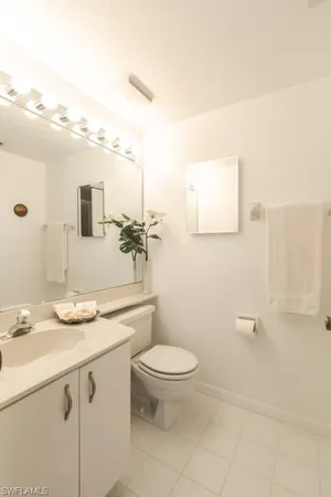 $3,850 | 1044 Woodshire Lane, Unit B210, Naples, FL 34105