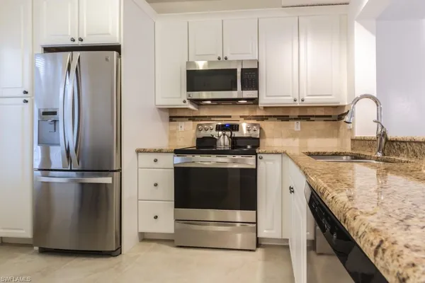 $3,850 | 1044 Woodshire Lane, Unit B210, Naples, FL 34105