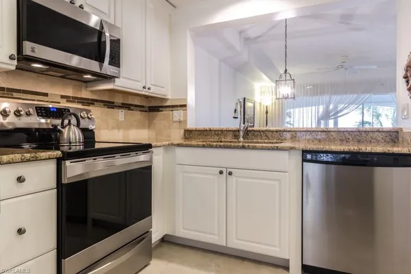 $3,850 | 1044 Woodshire Lane, Unit B210, Naples, FL 34105