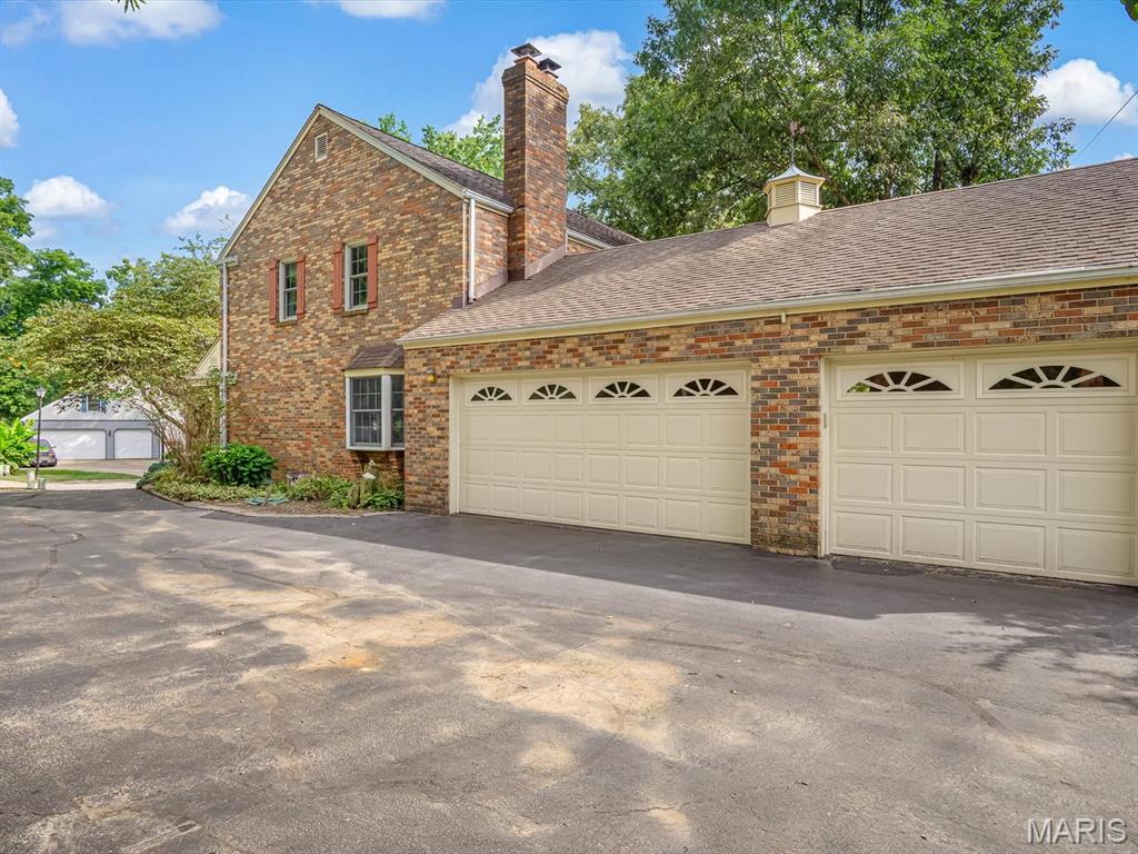 307 John Henry Road Belleville, IL 62220 - Photo 2 of 36 Gallery Image 2