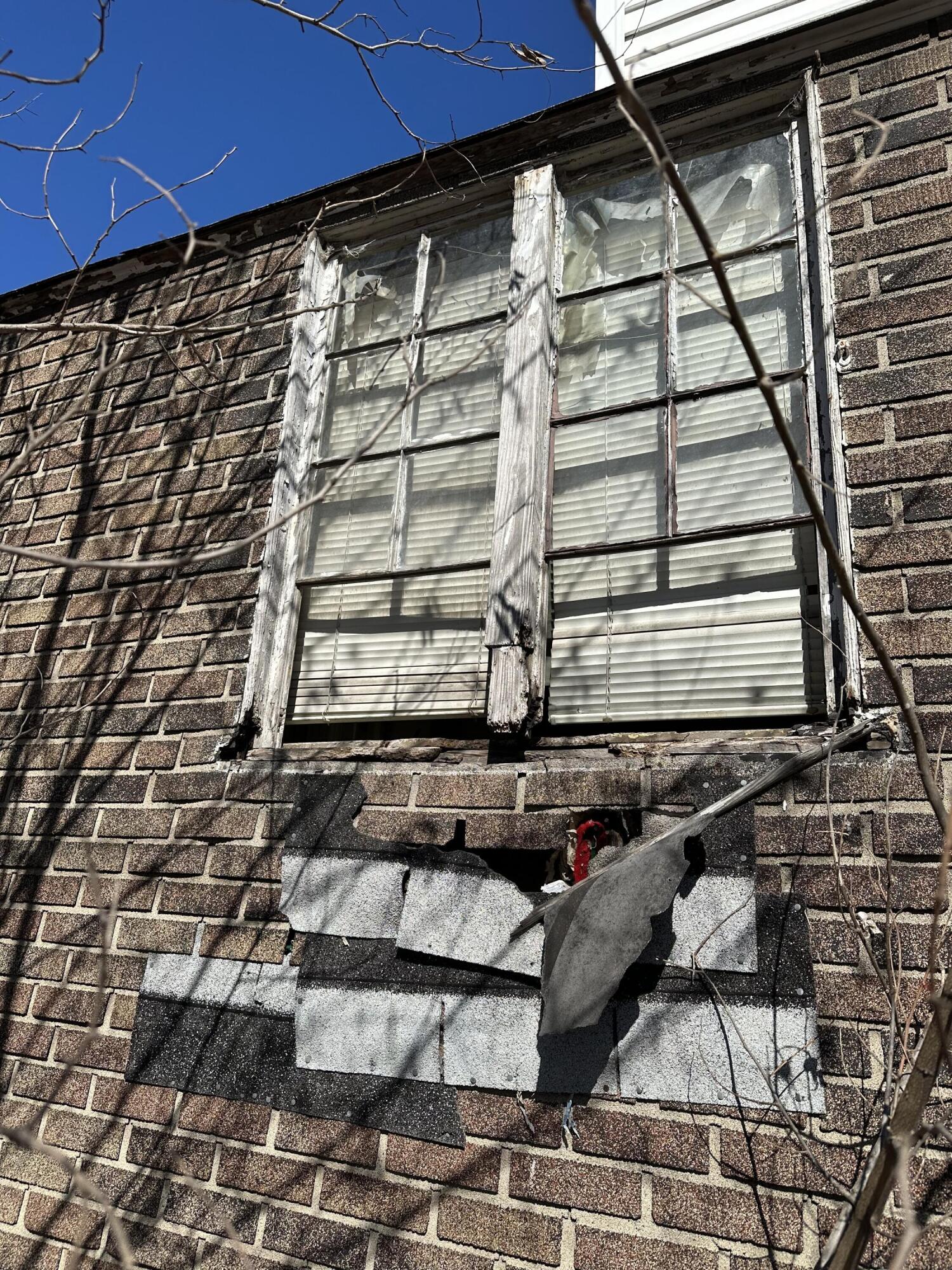 160 Clark Road Gary, IN 46406 - Photo 6 of 16 a view of entryway