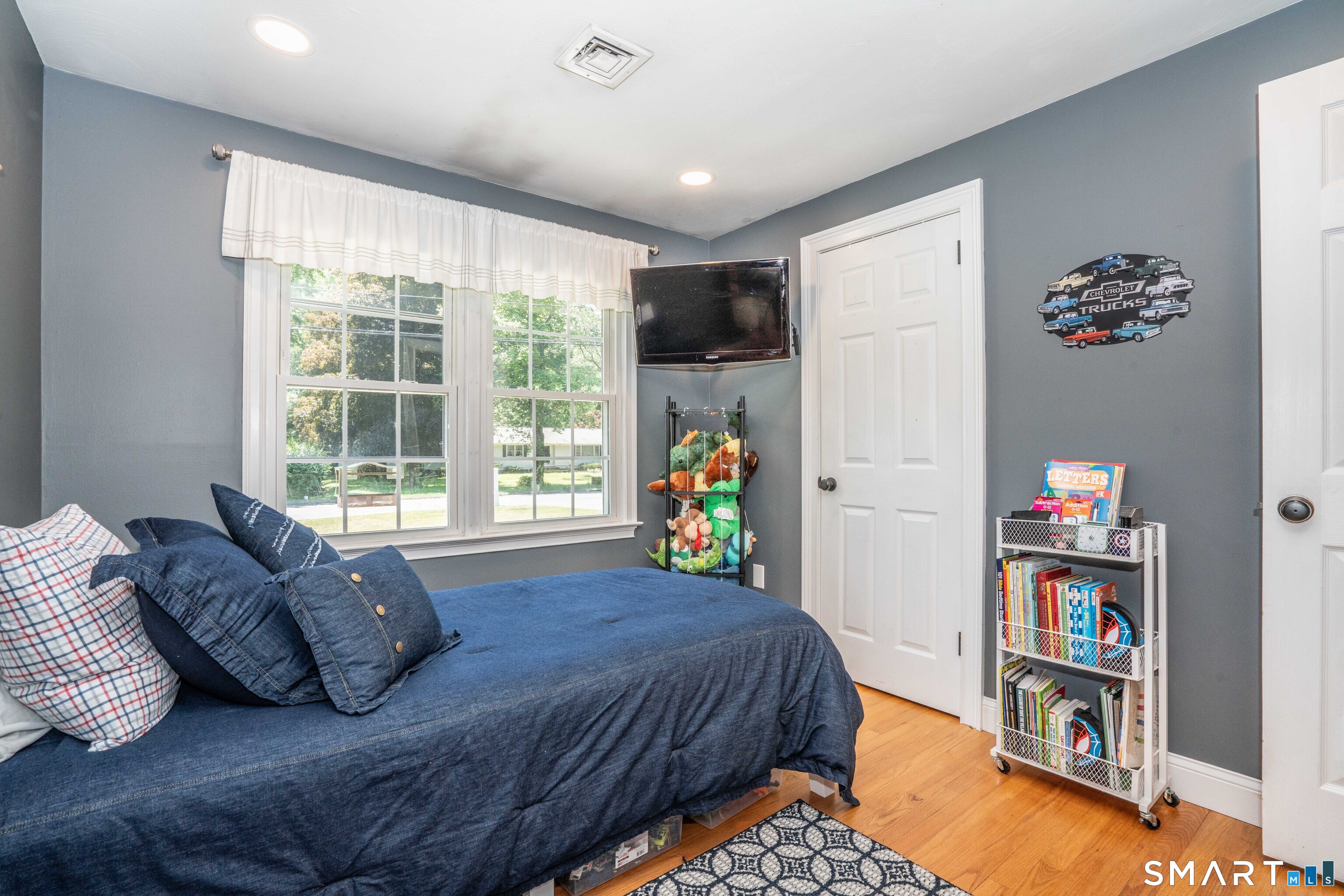 355 Burnham Street Manchester, CT 06042 - Photo 24 of 40