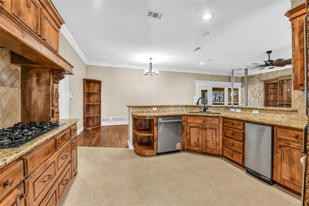 116 McClintock Court Weatherford, TX 76088 - Photo 17 of 38