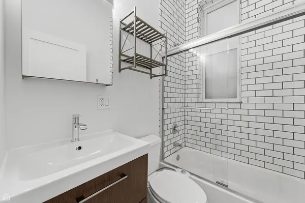 $2,500 | 2523 West Chicago Avenue, Unit 1, Chicago, IL 60622